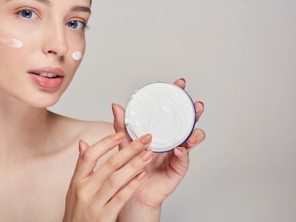 Creme Facial: Diferenças Entre Antiacne, Controle de Oleosidade e Ácido Hialurônico