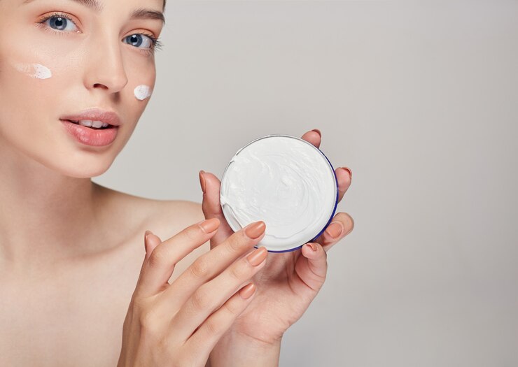Creme Facial: Diferenças Entre Antiacne, Controle de Oleosidade e Ácido Hialurônico